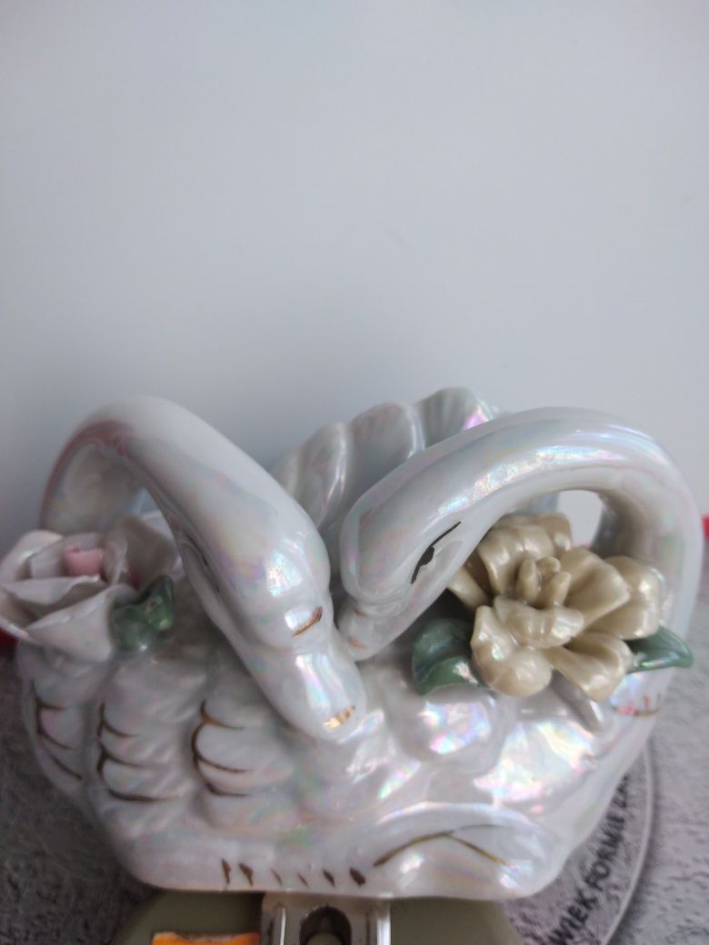 Piękny koszyczek ceramiczny para łabędzi. Vintage.