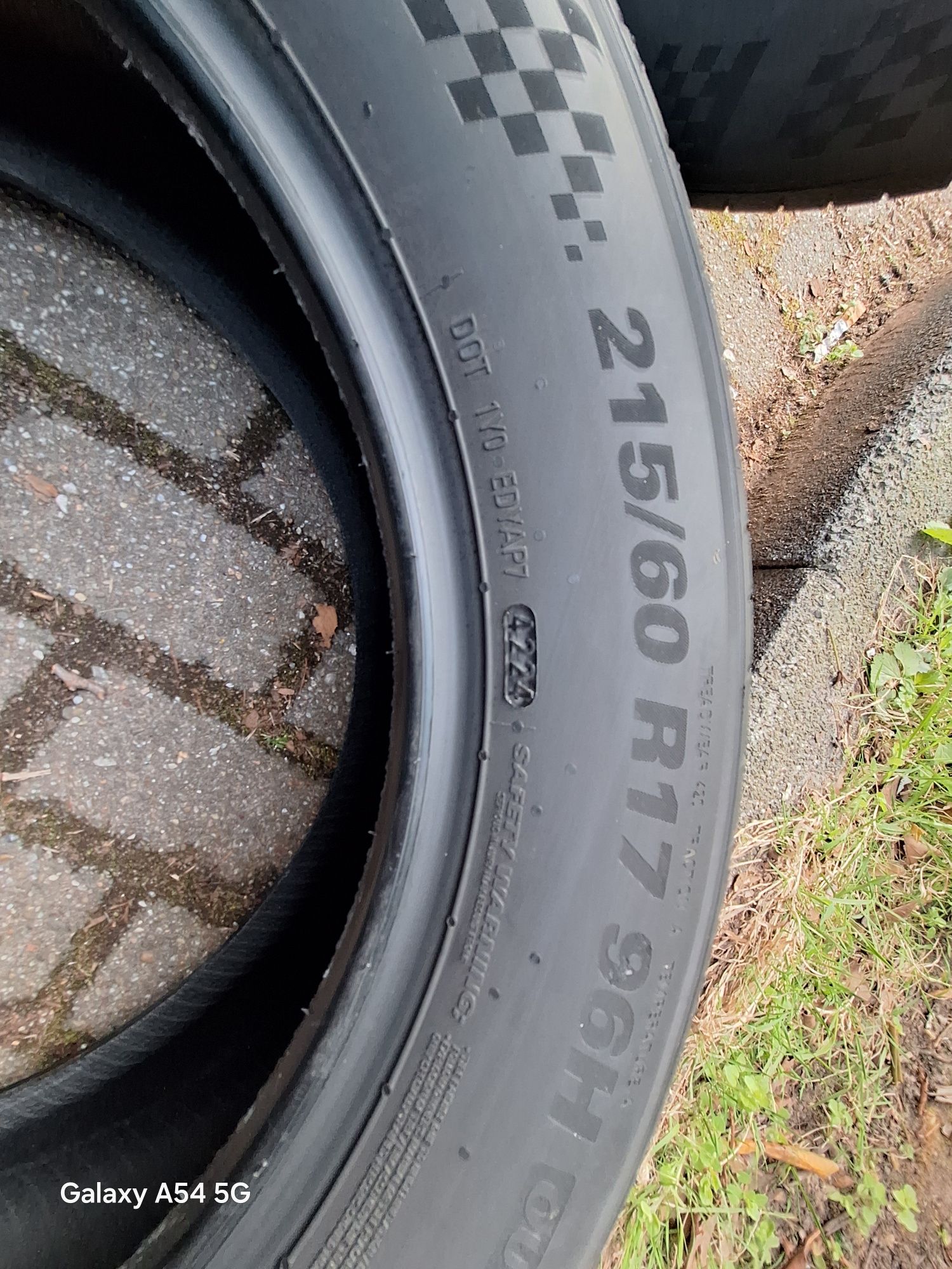 Продам новые шины Kumho 215 60 17 2024