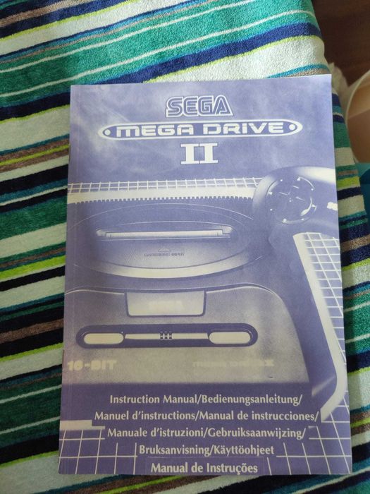 Consola Sega Mega Drive II em caixa original