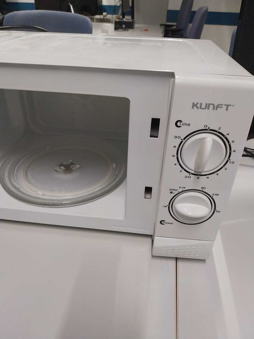 Microondas e máquina de café