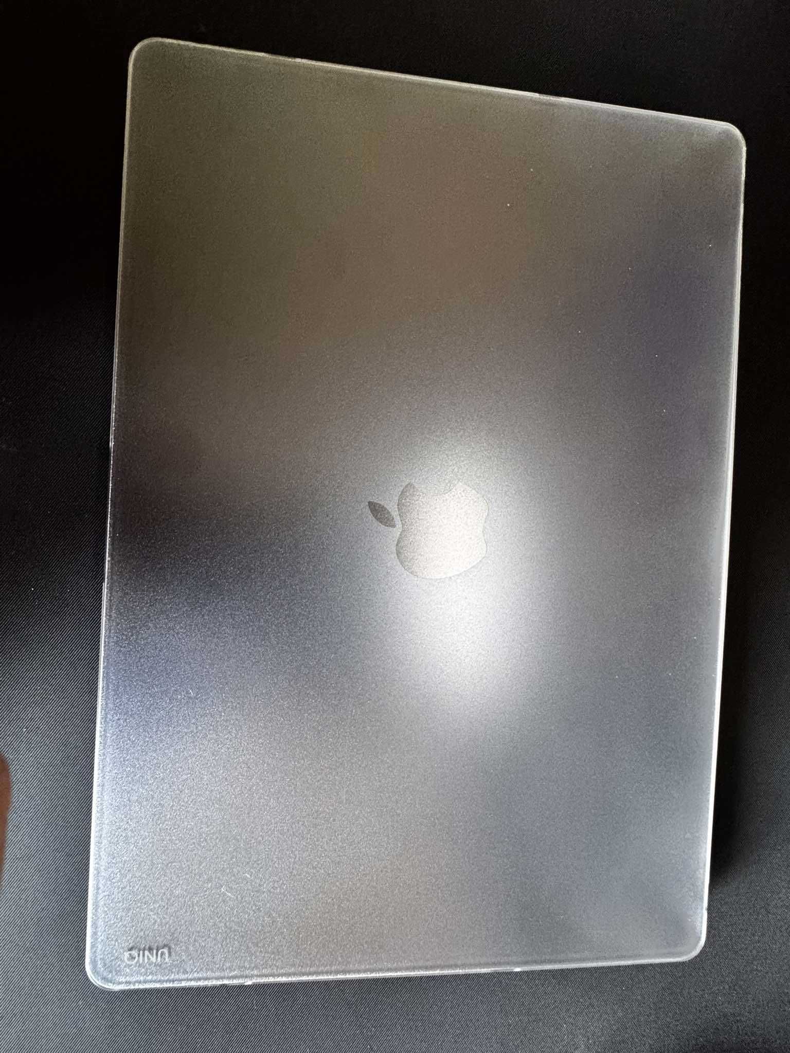 MacBook Air 15" M2 8/256 + Case UNIQ, GWARANCJA