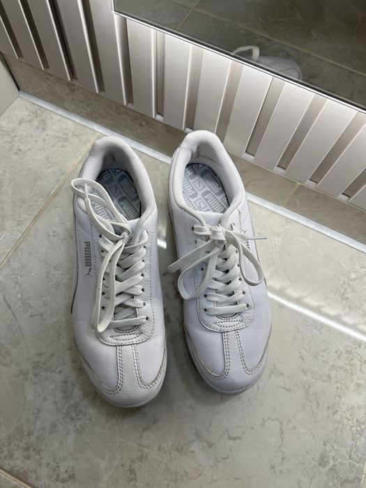 Білі жіночі кросівки Puma