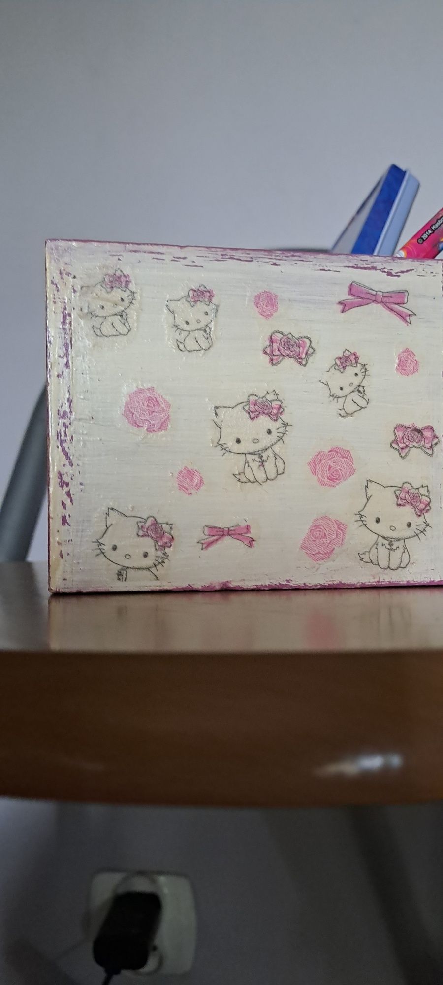 Hello Kitty decopuage pudełko pojemnik drewniany