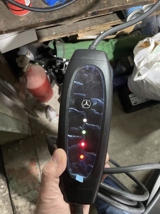 Зарядний пристрій Мерседес оригінал