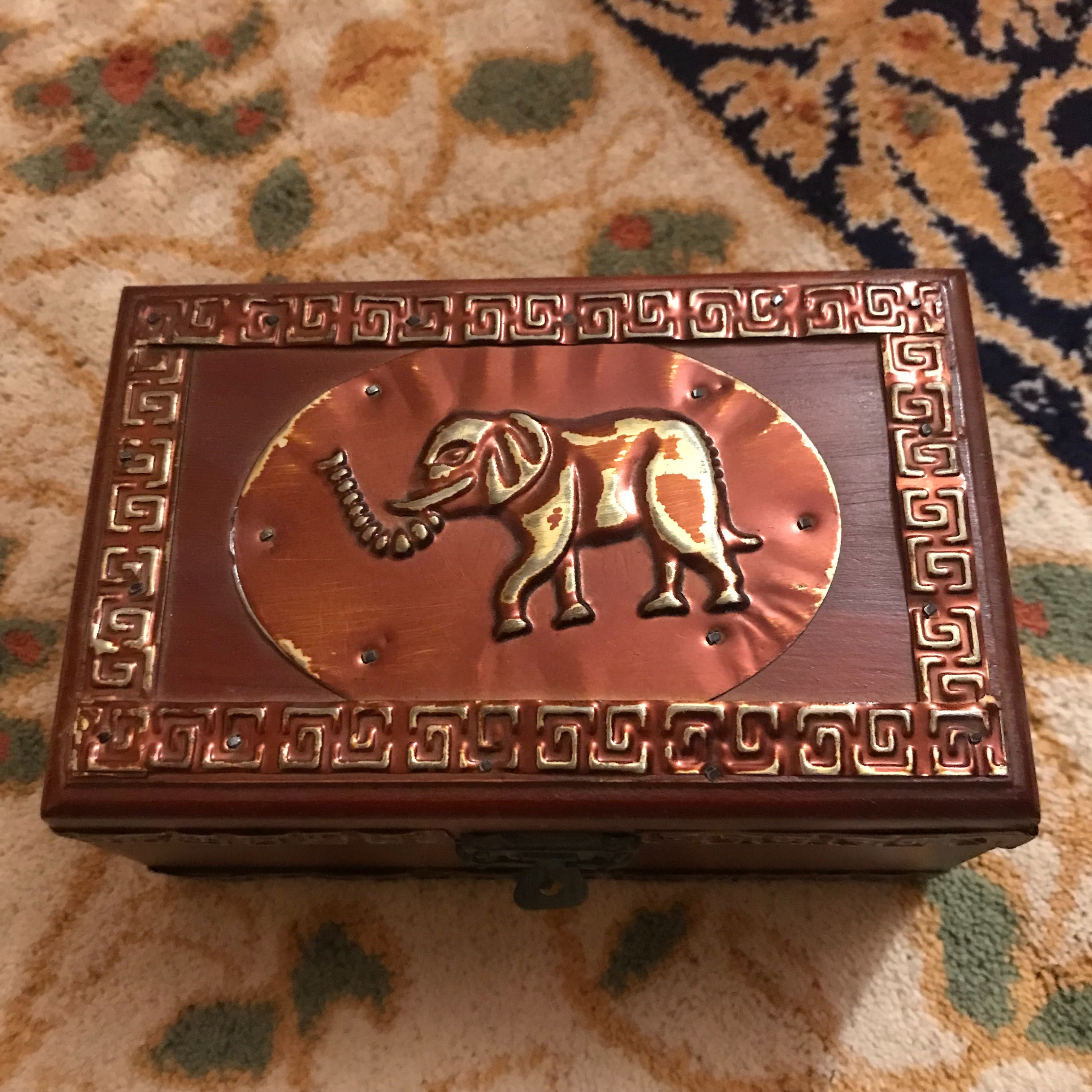 Ozdobne drewniane pudełko ze słoniem prezent szczęście