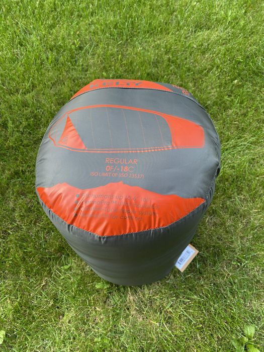 Продам спальный мешок Kelty regular