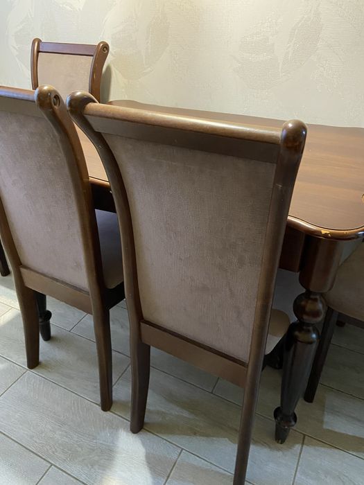 Стіл і 4 стільці