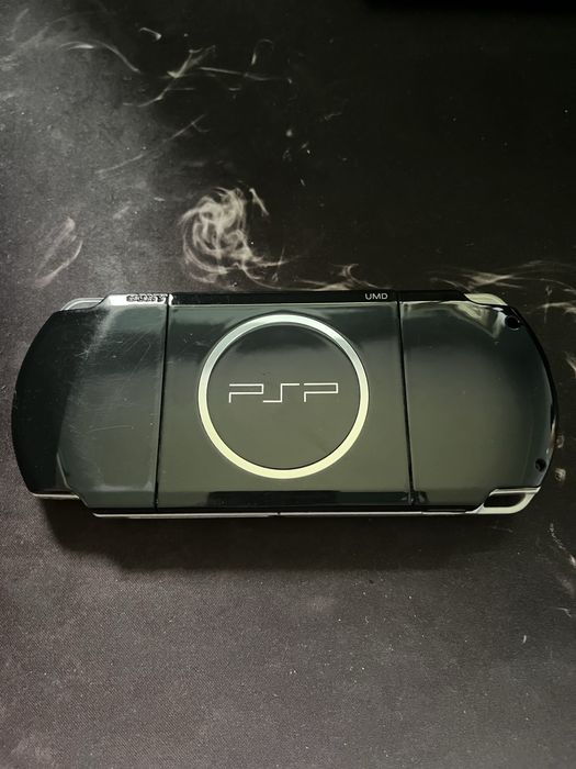 Sony PSP Slim 3004 + 64GB karta + 4 gry + nowa bateria – Stan BDB