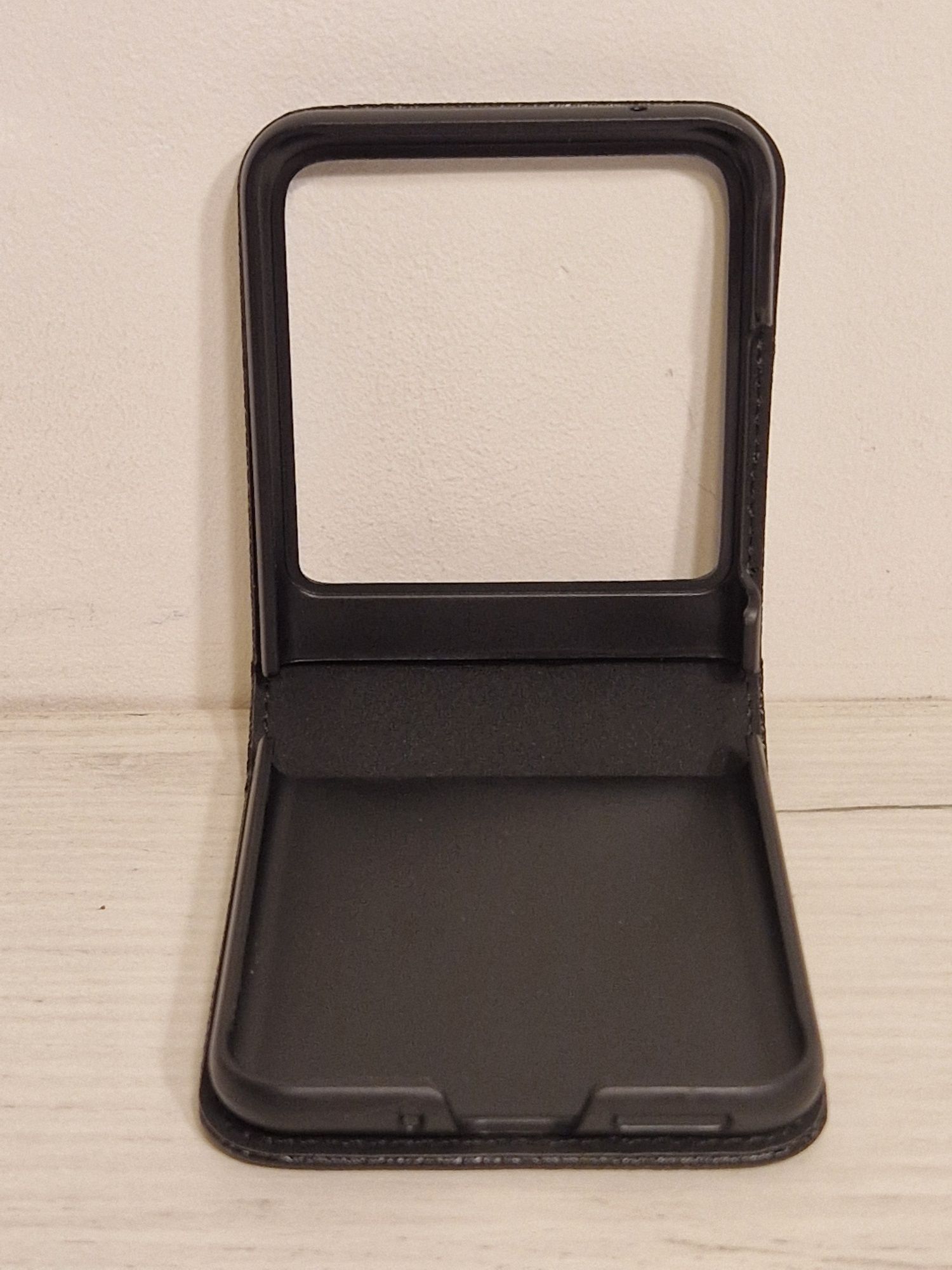 Kabura Smart Book MAGNET do MOTOROLA RAZR 40 ULTRA 5G Czarna