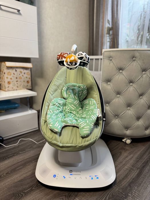 Захитуючий центр mamaRoo 5.0