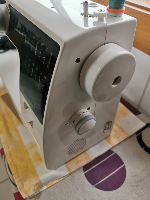 Máquina de costura Necchi