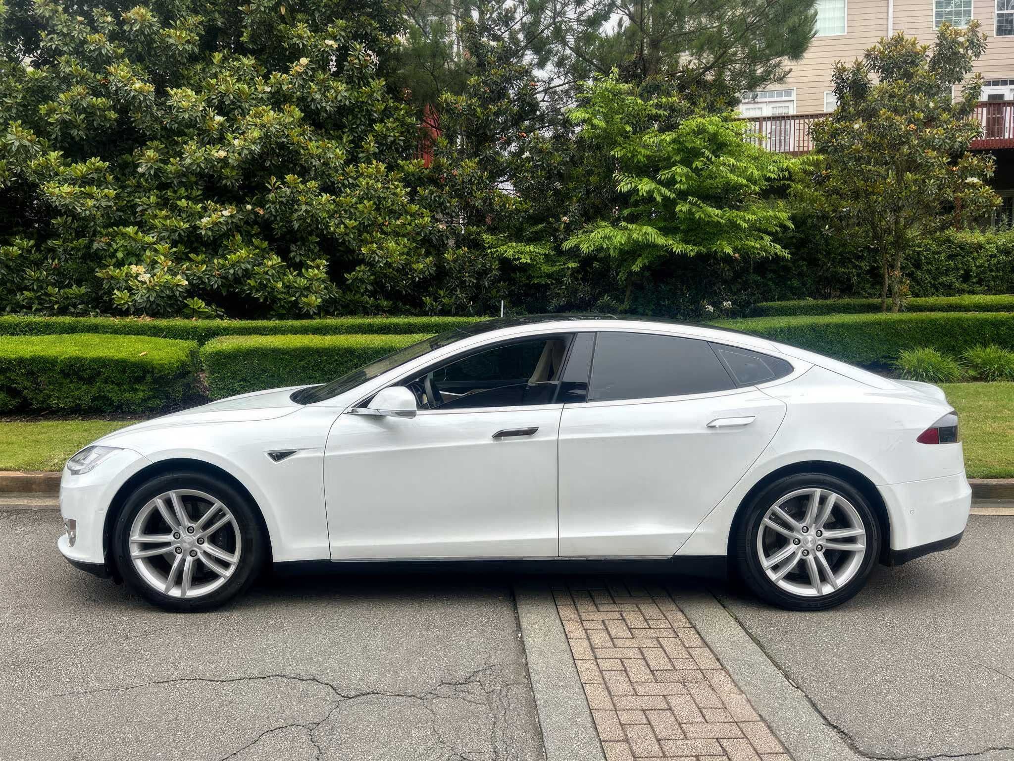 2015 Tesla Model S 85