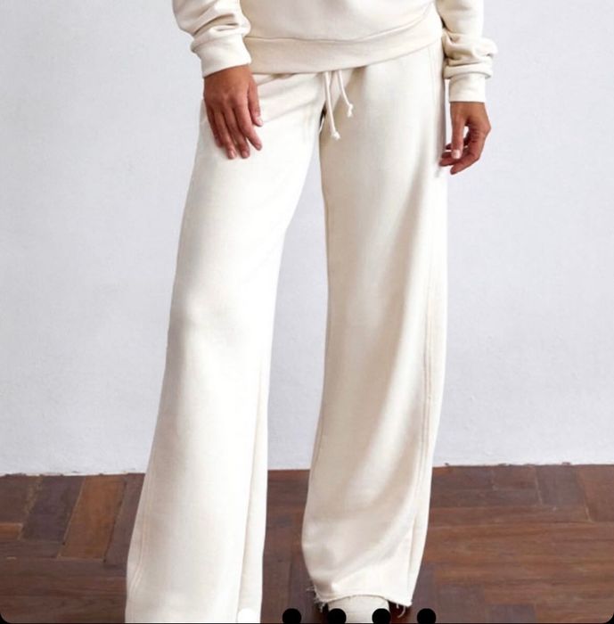 Штани спортивні світло-бежевого кольору