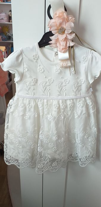 Biała sukienka dla dziewczynki