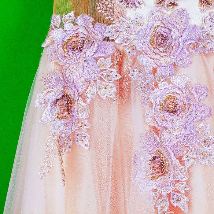 Выпускное нарядное свадебное платье розовое вышитое бисером