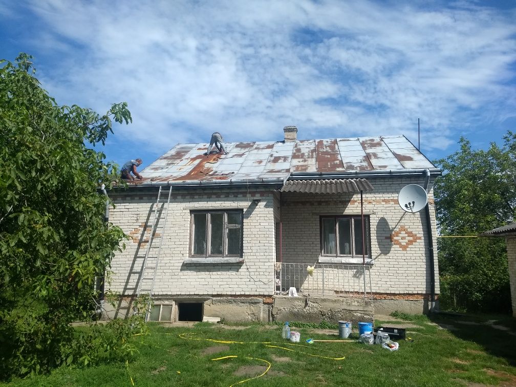 Фарбування дахів по всьому Радехівському районі
