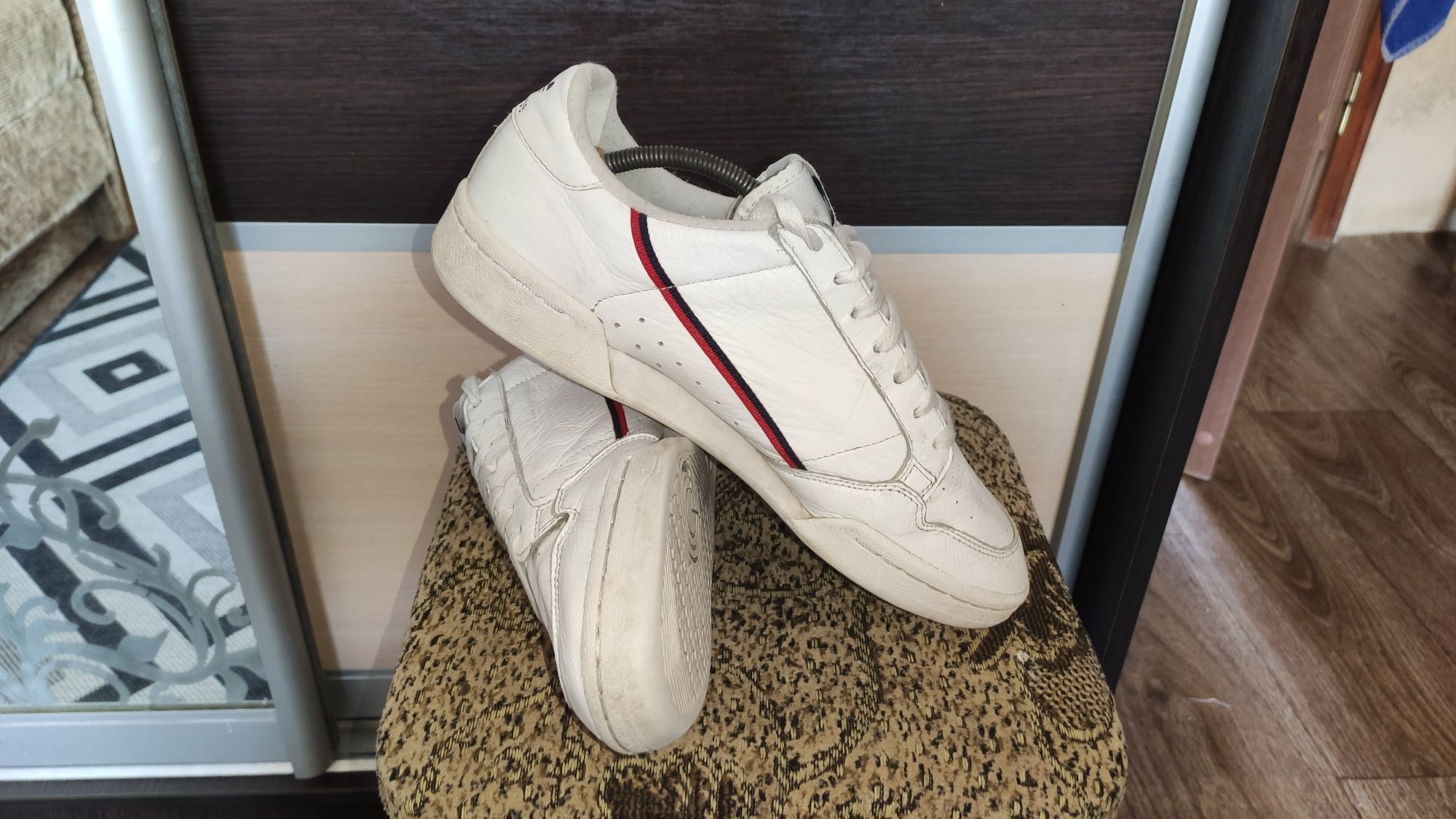 Продам кеди Adidas Continental 80
