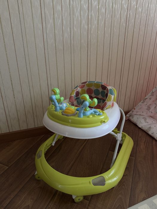 Дитячі ходунки в гарному стані