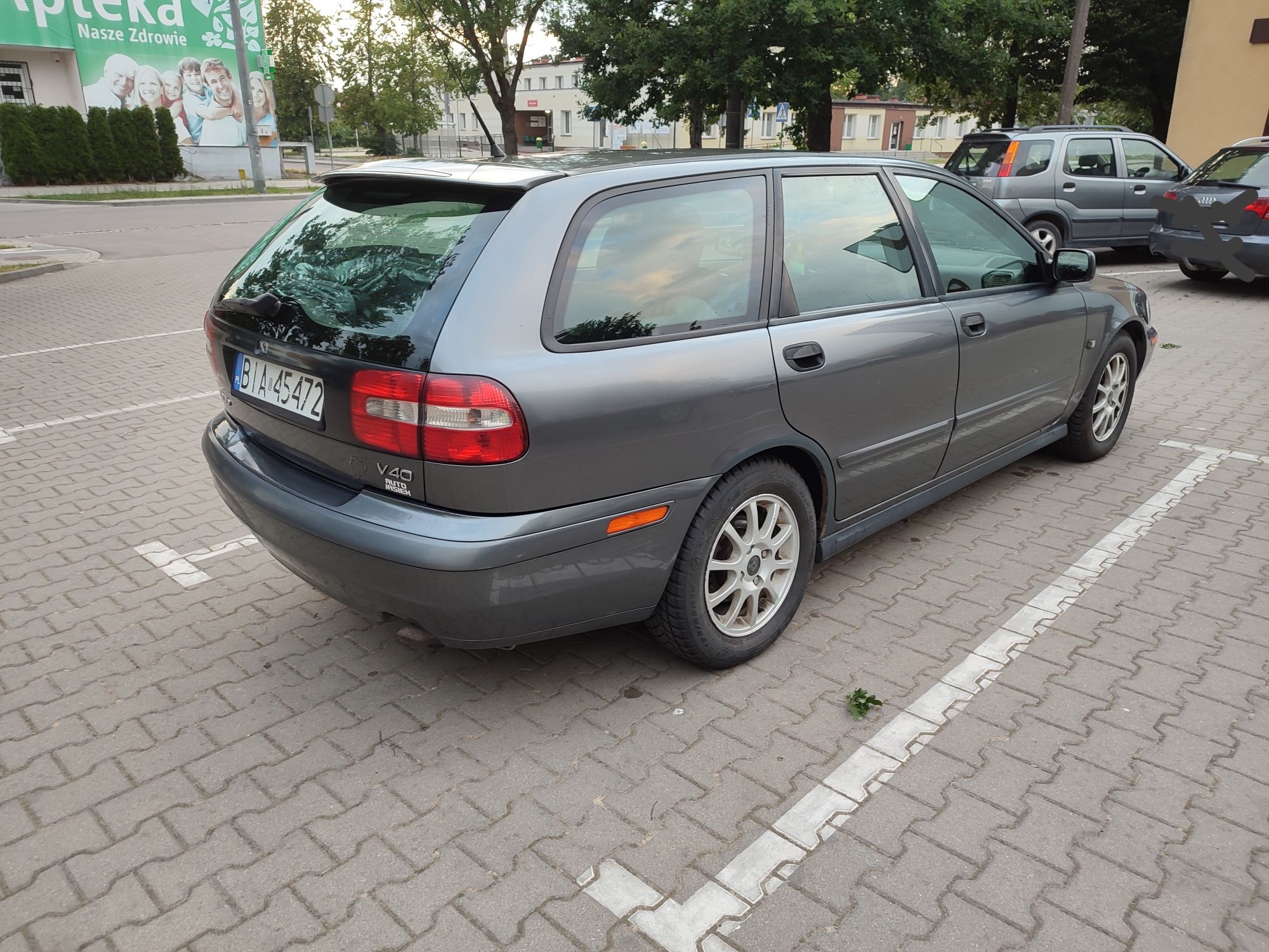Volvo v40  1.9d 2003
