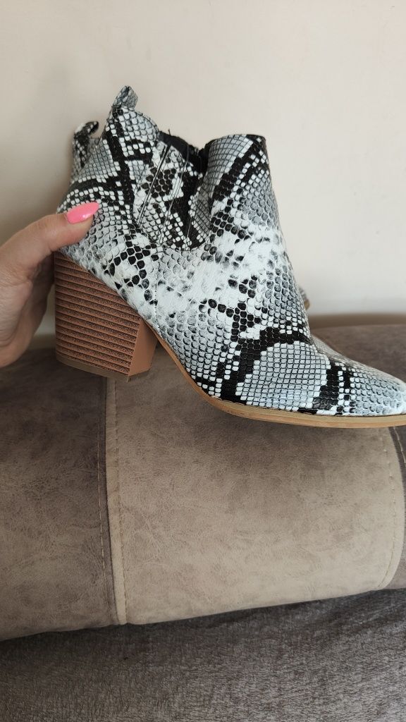 Buty wężowe botki kowbojki 38 rozmiar