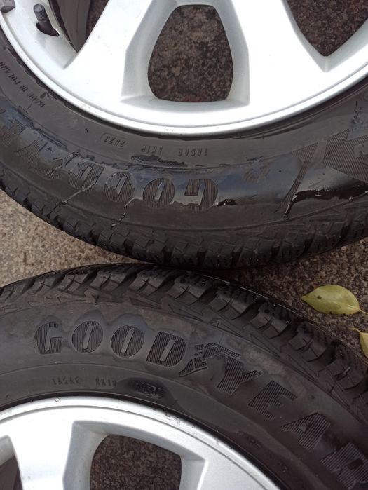 Комплект зимней резины с дисками.