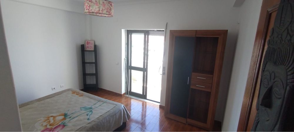 Quarto de casal otima localizacao (Quinta do Conde)