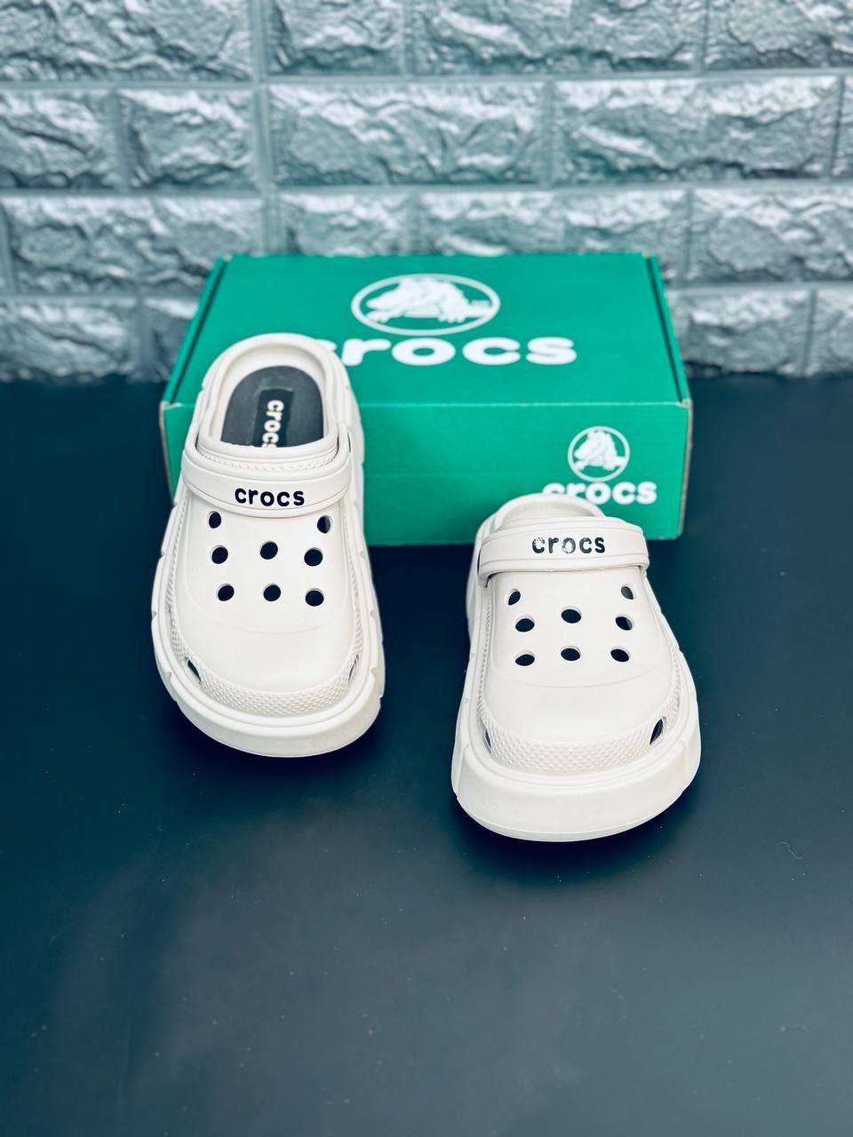 НОВИНКА Женские кроксы Crocs шлёпанцы бежевые на высокой подошве 35-41