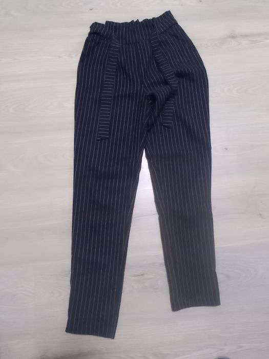 Продам одяг для дівчинки,класичні.