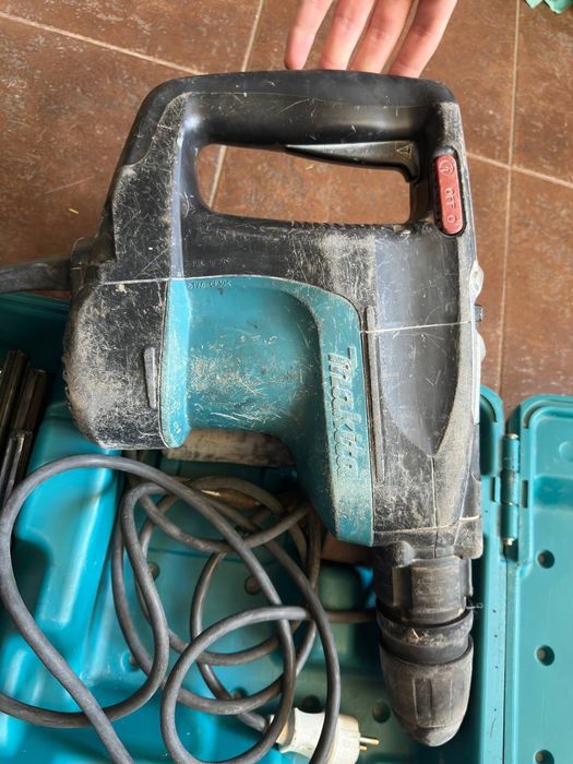 Перфоратор Makita HR4001C