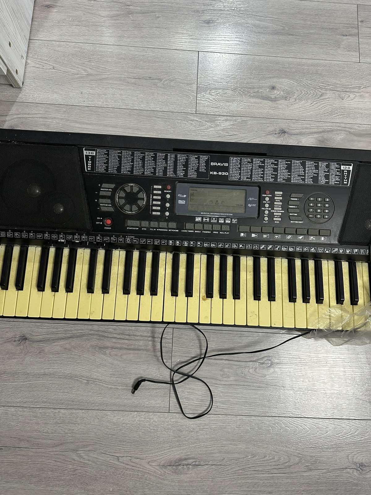 Синтезатор bravis kb-930