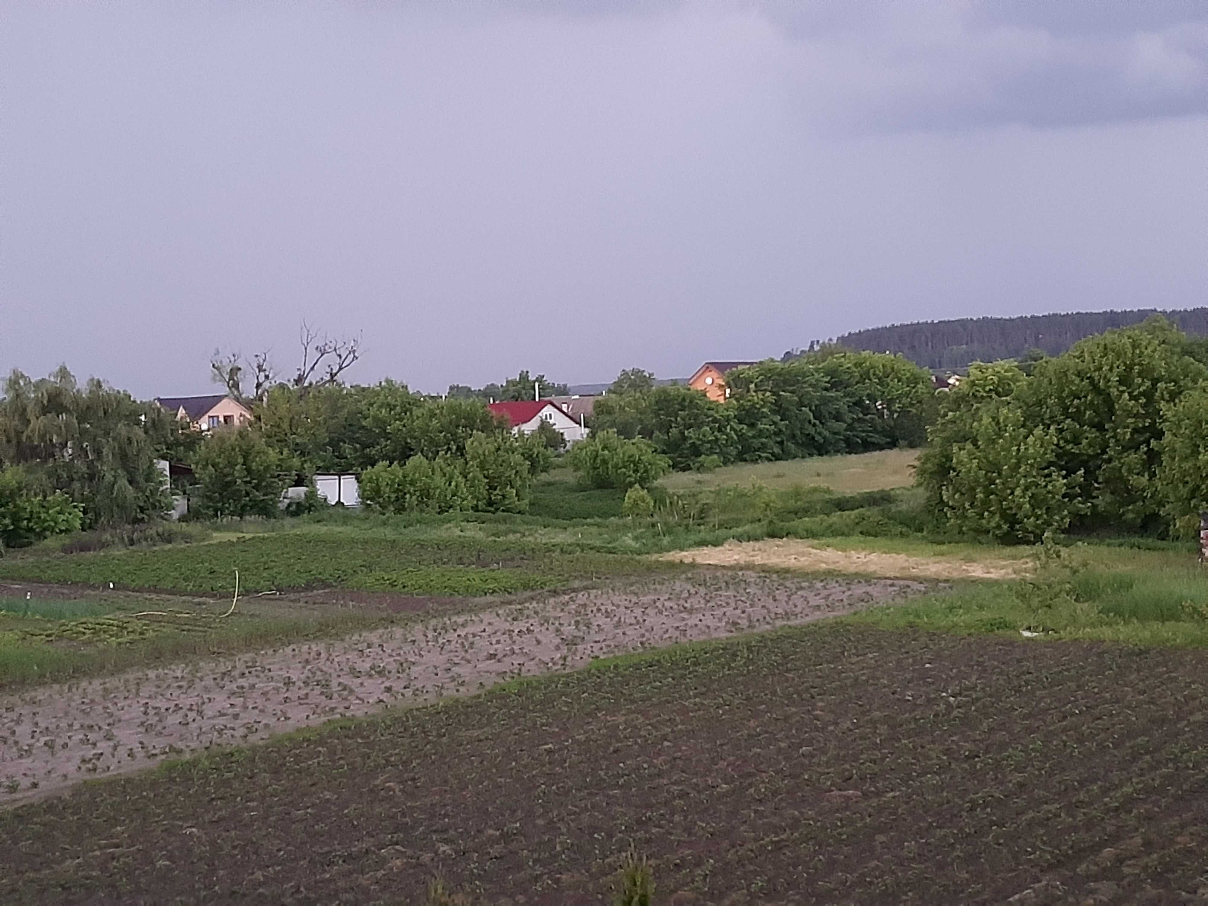 Продаж будинку на ділянці 25 соток в центрі села Озерне