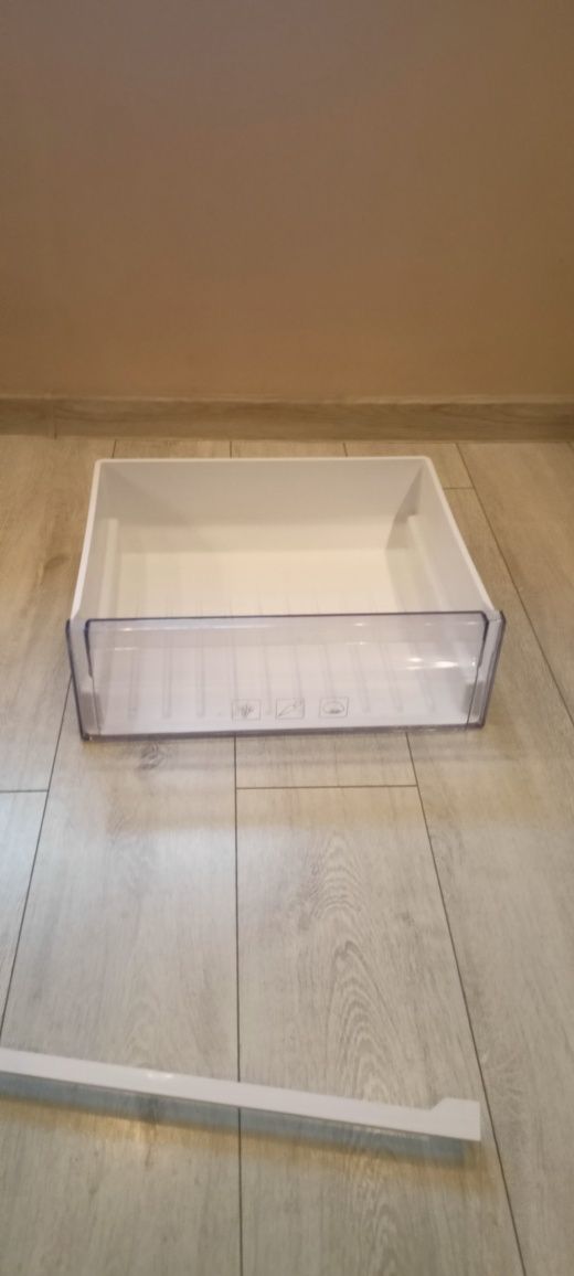Szuflada chłodziarki z lodówka BEKO bcn 130000