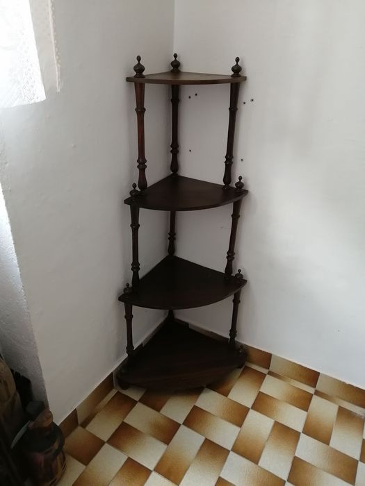 estante de canto em bom estado