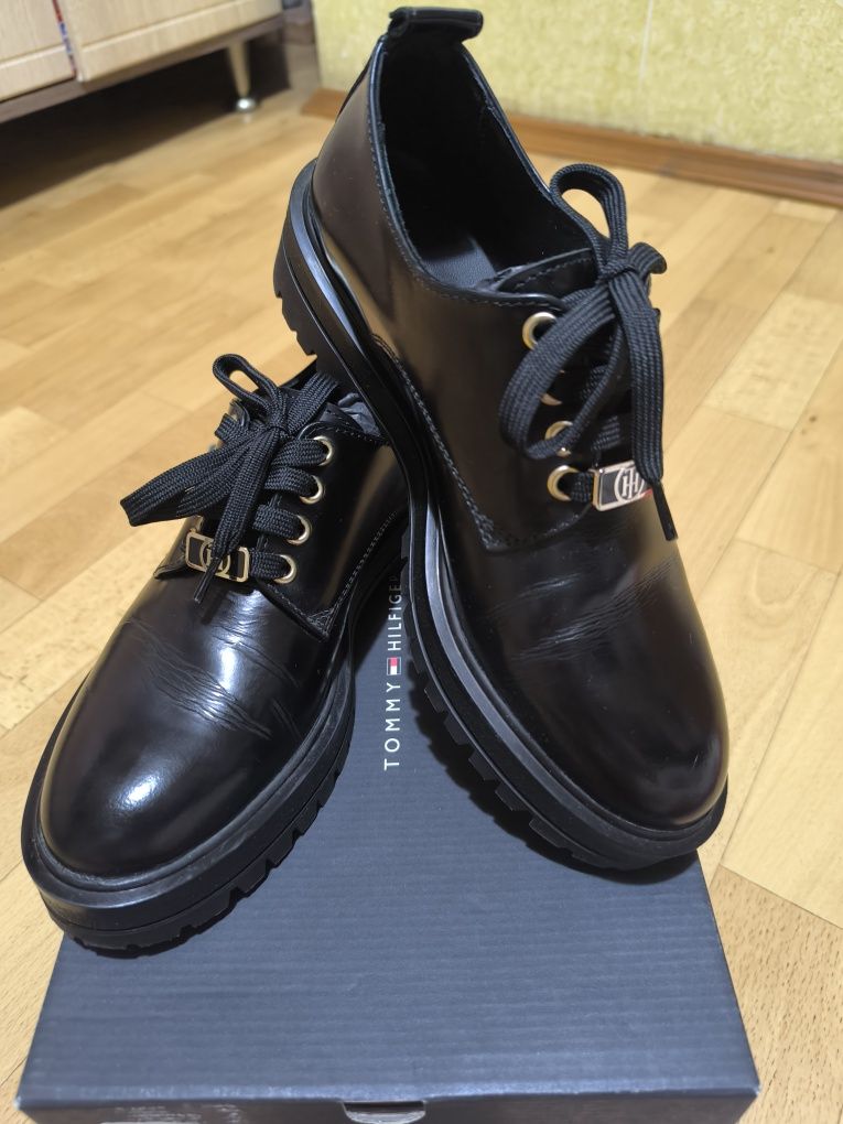 Полуботинки Tommy Hilfiger 38р