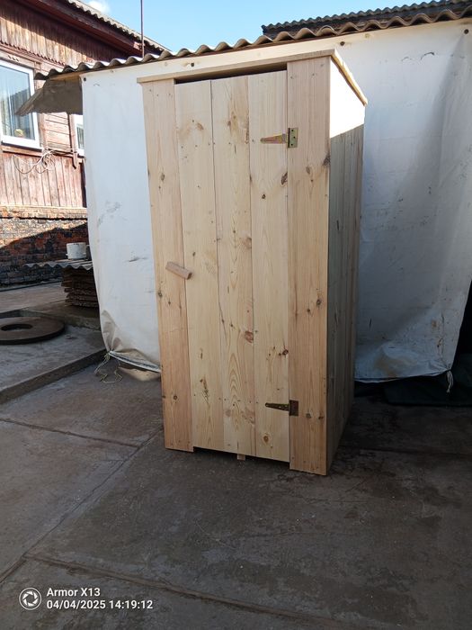 Туалет вуличний з тумбою чи без.