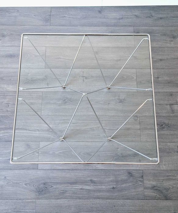 Mesa de centro vintage cromada com vidro. Vintage coffee table