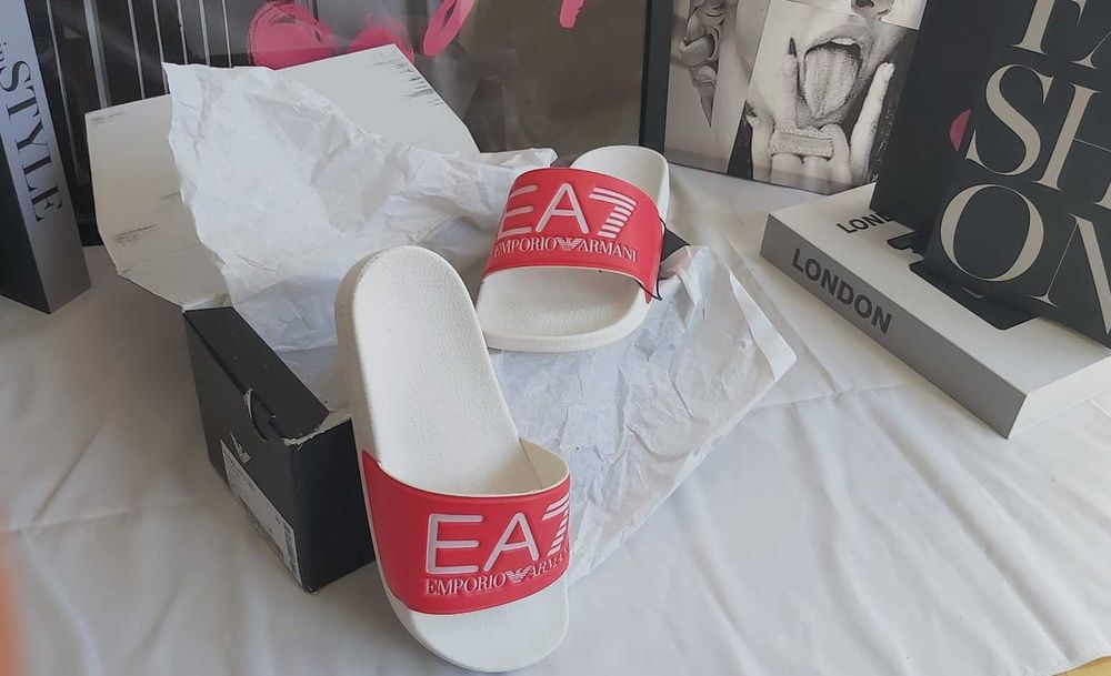 Chinelo EA7 Emporio Armani T35 Rosa/Branco