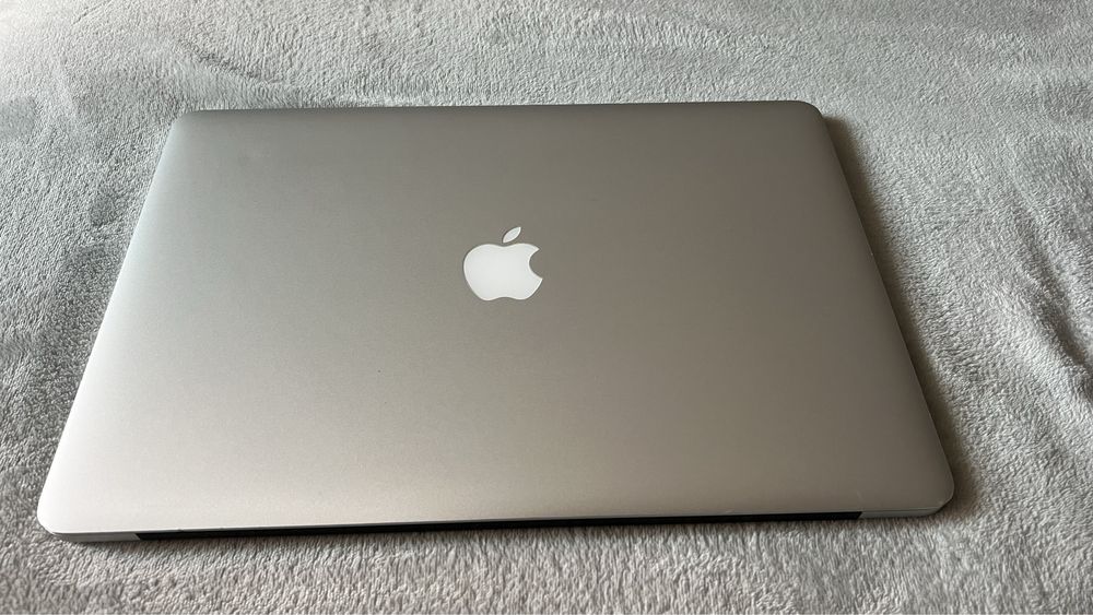 Продам топовий та офіційний MacBook Pro Mid 2015 A1398 MJLT2LL