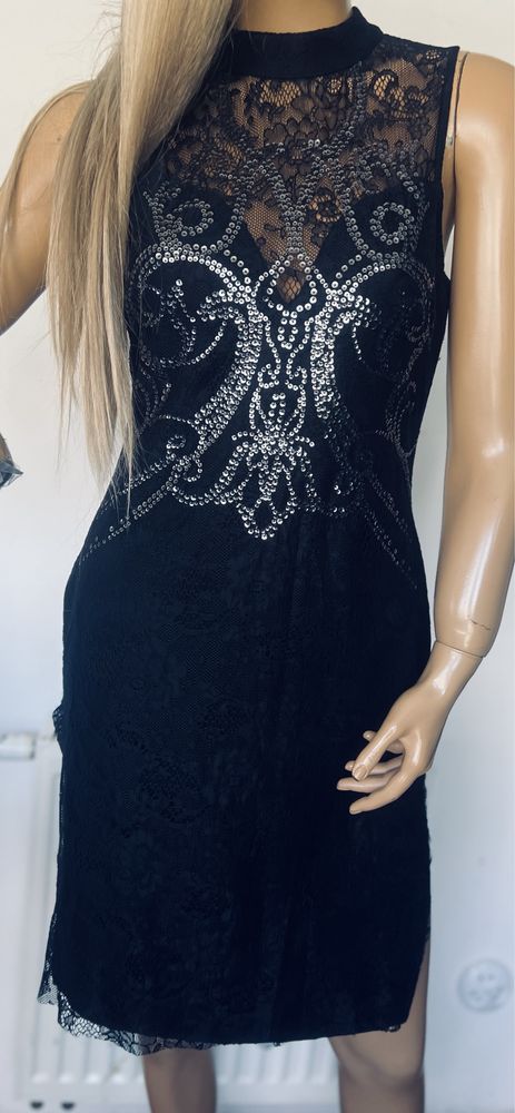 Sukienka wieczorowa KK Kardashian 42 czarna ołówkowa elastyczna błysk