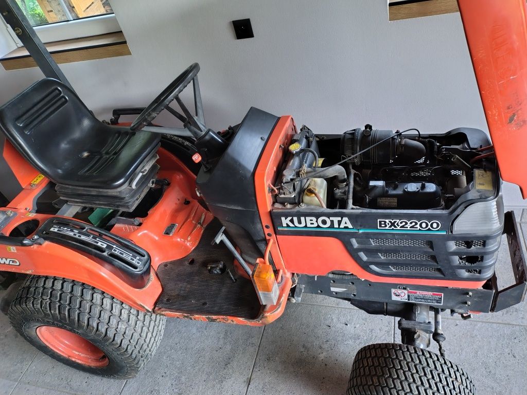 Kubota traktorek kosiarka BX2200 4x4 uszkodzony