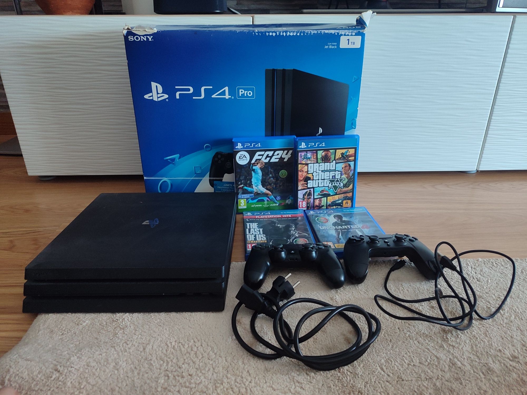 PS4 Pro c/ jogos