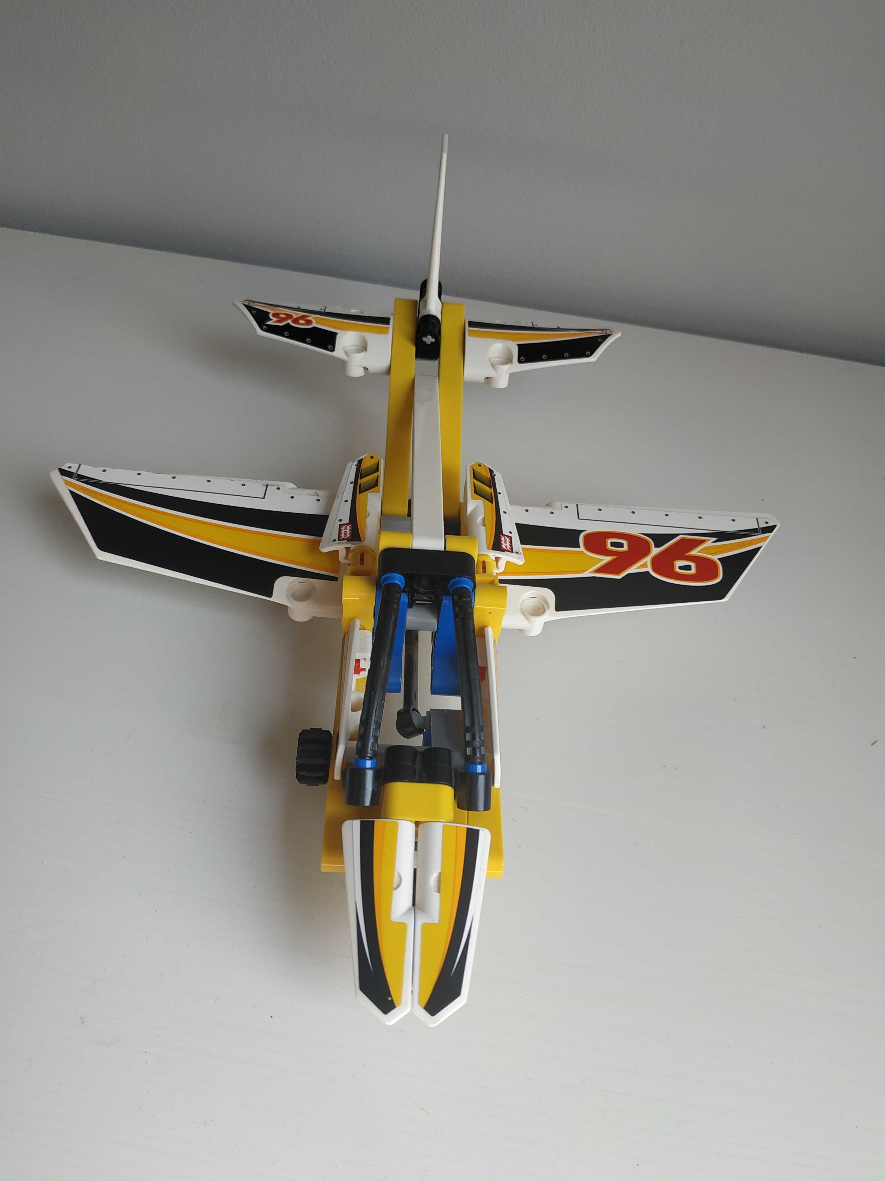 Klocki LEGO 42044 Technic samolot Display Team Jet