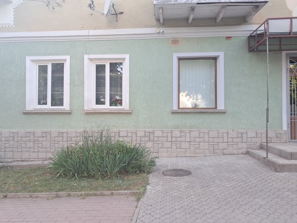 Продам квартиру під магазин