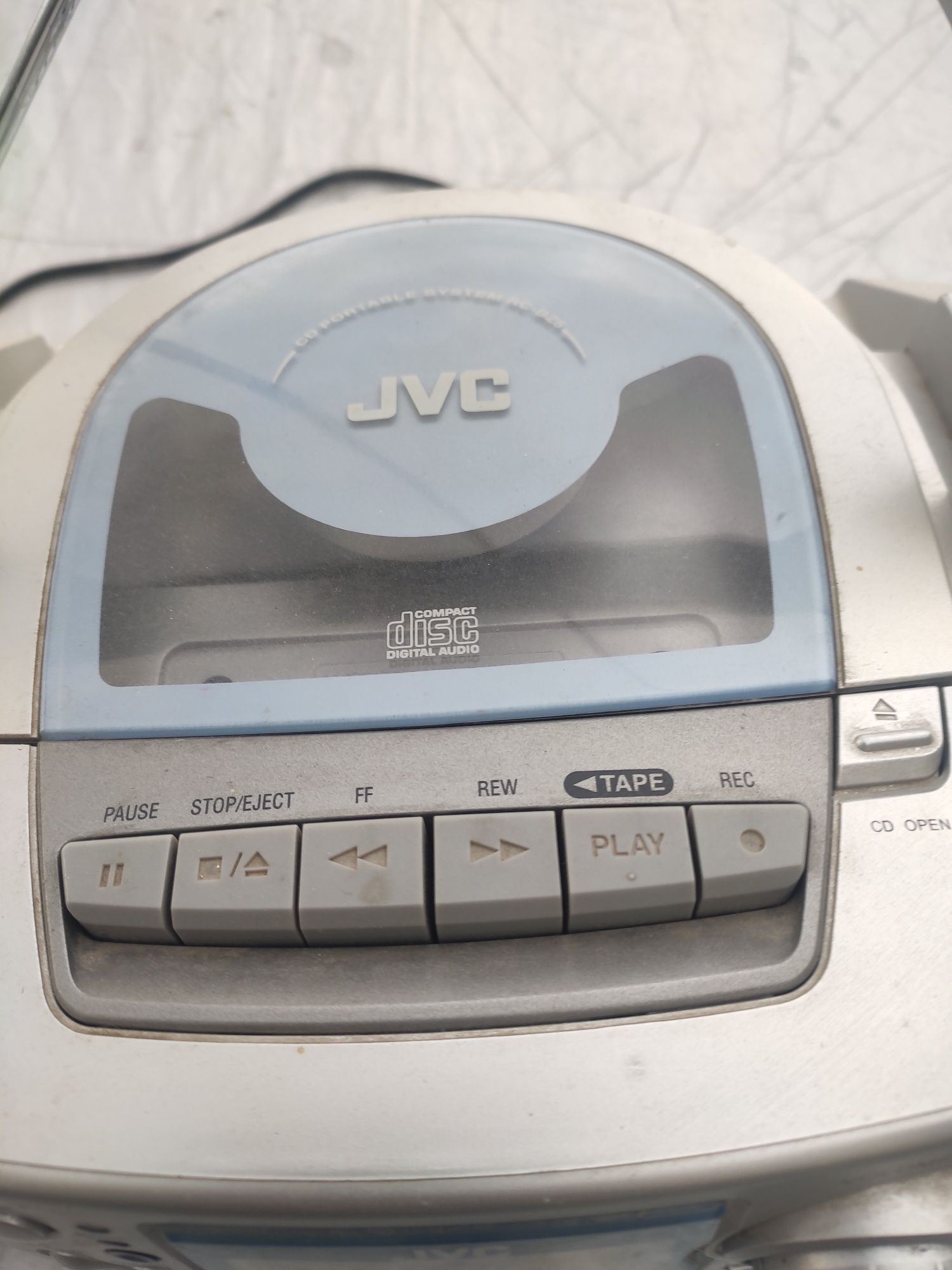 Музыкальныф мини центр JVC.