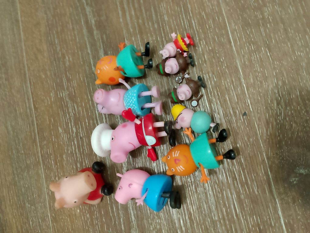 Продам лотом киндери играшки  цена за шт