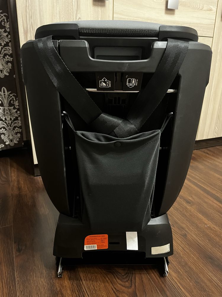 Дитяче автокрісло Britax Römer Advansafix M i-Size