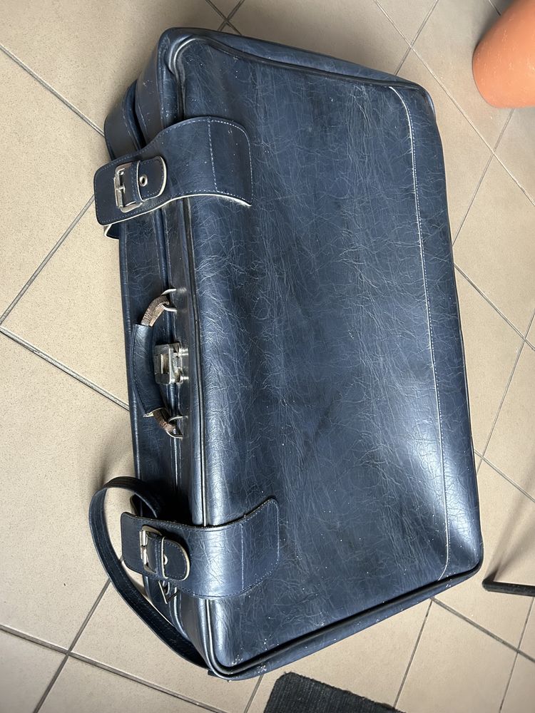 Кожаный чемодан в отличном состоянии