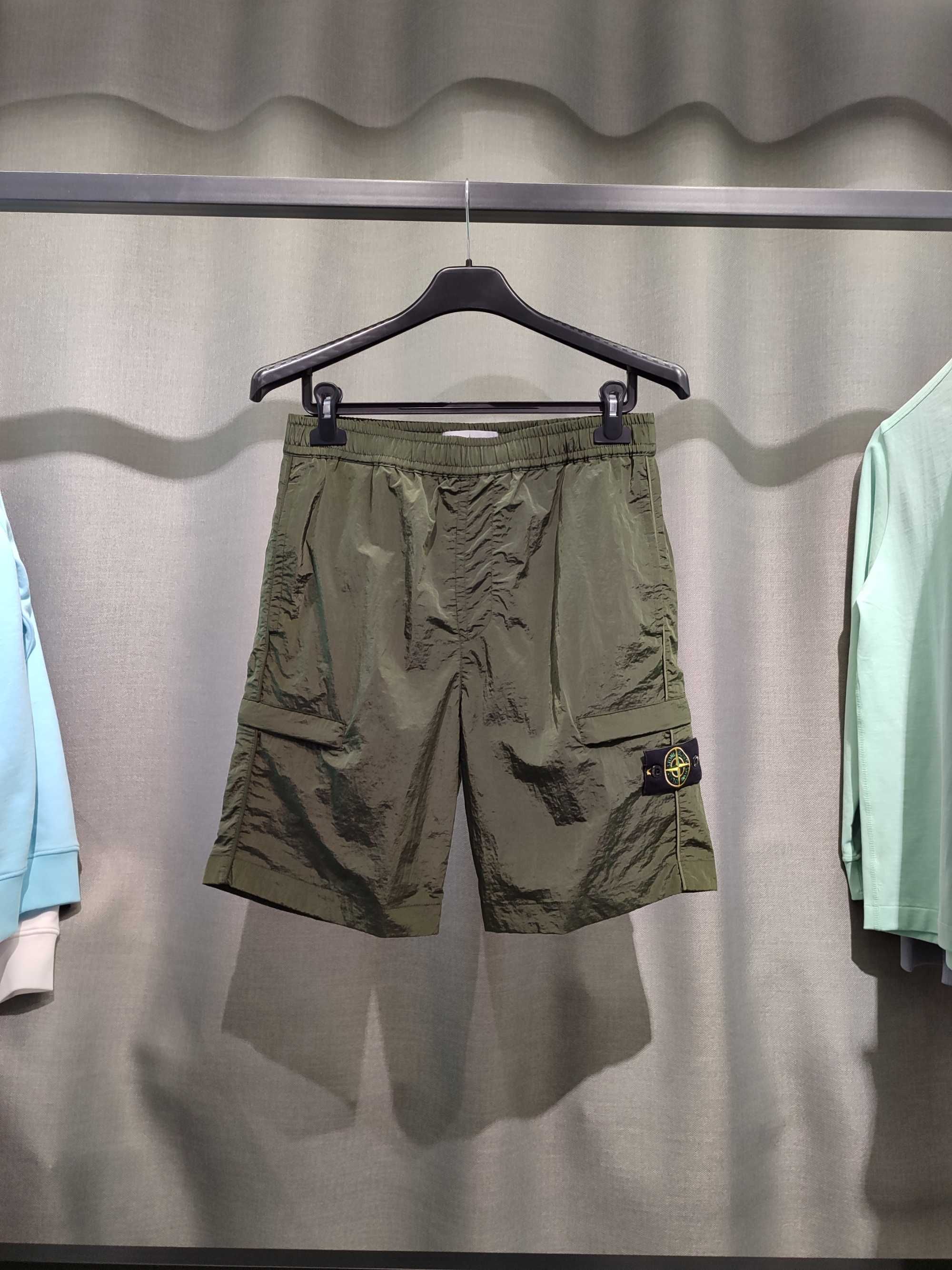 Шорти STONE ISLAND L1721 Nylon Metal Econyl Bermuda Shorts Olive SI153