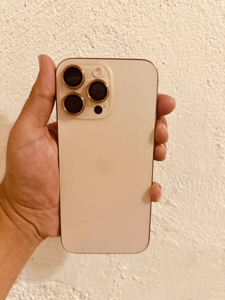 À Venda: iPhone 16 Pro Max – 256GB – Desert Titanium – Como Novo
