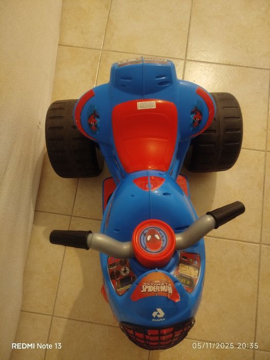 Mota 4 a bateria do homem aranha